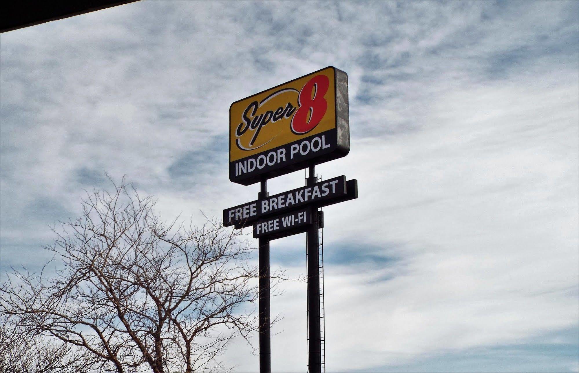 Super 8 By Wyndham Casper East/Evansville Екстериор снимка